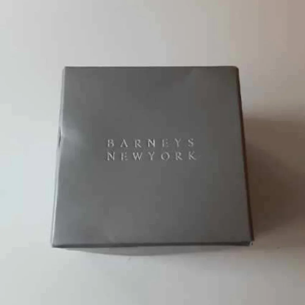 BARNEYS NEW YORK Silver Gift Box 3